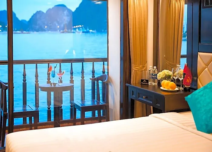 Alisa Premier Cruise Hạ Long