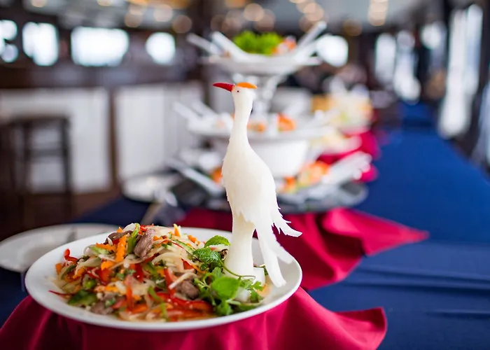 Alisa Premier Cruise  Hạ Long